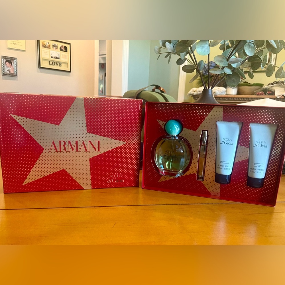 NIB Armani Acqua Di Gioia 4 Piece Set